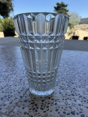 neman xrustal instagram: Bir vaza, Xrustal — 1