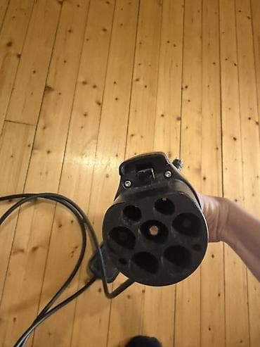 versa: Məhsul originaldır.Yenidir çox az işlənib. 200 dollara almışam .Sadece — 3