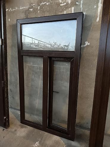 plastik gapi: 2 qapı, 1 pəncərədir. Və rəngi koyu meşə gedir Qapinin ölçüləri — 2