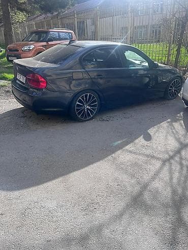 318i bmw: BMW 3 Series sedan - Kuzov: 4 qapılı sedan, qara rəng - Generasiya — 4