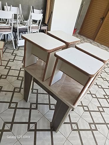 Mətbəx üçün, Yeni, Açılmayan, Dördbucaq masa, 4 stul