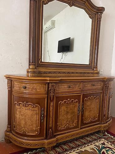 dekor ref: Klassik qonaq otağı mebel dəsti – güzgülü komod və vitrin şkafı - — 2