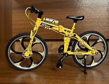 velosiped matoru: Qırmızı rəngdə mini velosiped modeli – dekor və kolleksiya üçün — 2