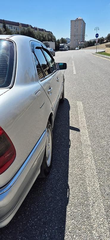 Mercedes-Benz C 230: 2.2 l | 1995 il Sedan — 8