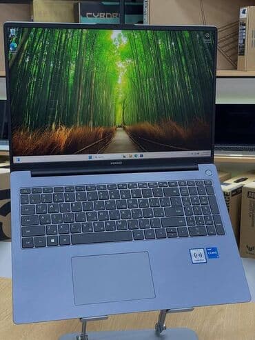 BYD: Intel Core i5, 15.6 " — 1