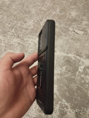 google pixel 6: Mavi korpuslu smartfon Xüsusiyyətlər və dizayn: - Ekran: damla — 4