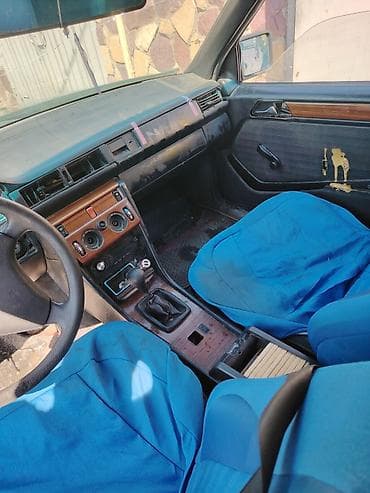e 3 2: Mercedes-yesqa sedan - Kuzov: 4 qapılı sedan, tünd yaşıl rəng - — 4