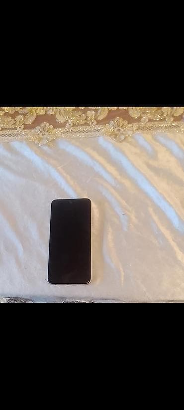 pixel 4: Məhsul: Smartfon Xüsusiyyətlər: - Korpus rəngi: gümüşü/metalik arxa — 1