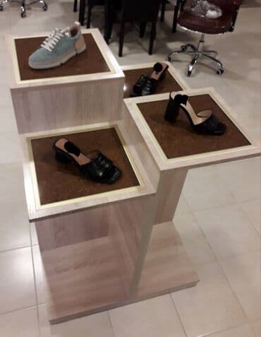 вешалка для брюк и рубашек напольная: Taxta vitrin ayaqqabi şalvar köynek üçun el verislidir baha alinib — 1