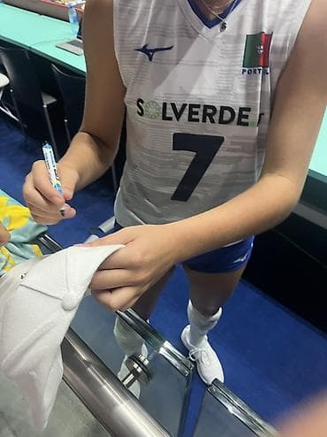 Baş geyimləri: 12 imzali EvroVolley kepka razmer:standart
Kepka orijinaldi — 2