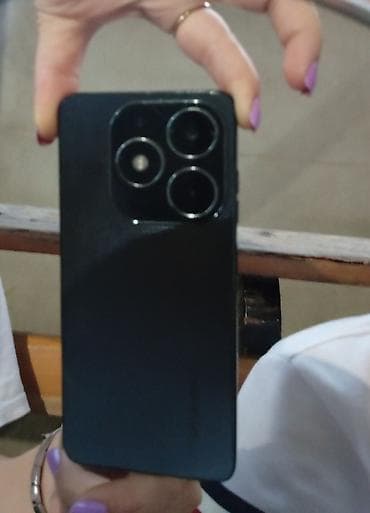 iphone 12 pro max islenmis qiymeti: Məhsul: Qara rəngli smartfon (şüşə/parlaq arxa panel), böyük kvadrat — 1