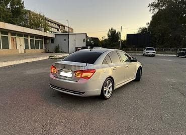 275 45 20: Chevrolet Cruze: 1.4 l | 2014 il 257063 km Sedan — 10