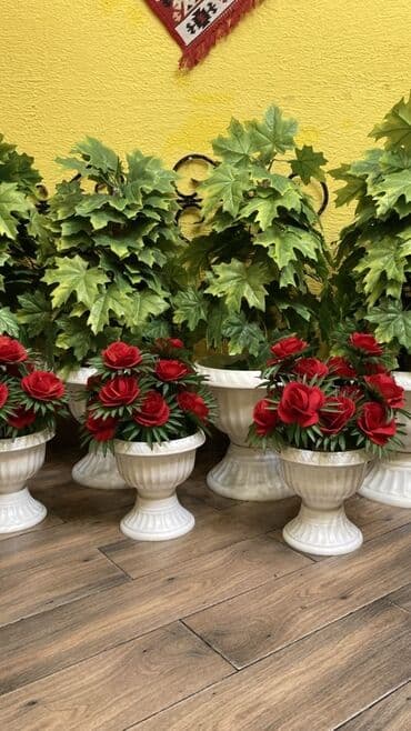 qebir ustu guller: Dekorativ süni güllər və qamış yarpaqlı bitkilər seti - Ağ rəngli — 1