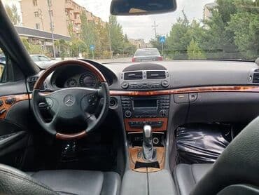Tavalar: Mercedes-Benz E 320: 3.2 l | 2003 il Sedan — 7