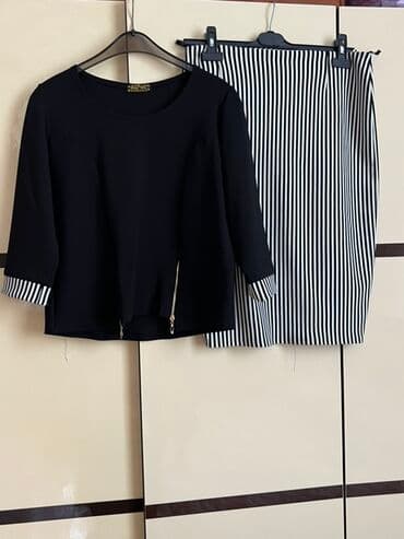 женские деловые костюмы: Qara rəngli, üçdə bir qollu bluz və zolaqlı ətəkdən ibarət dəst — 1