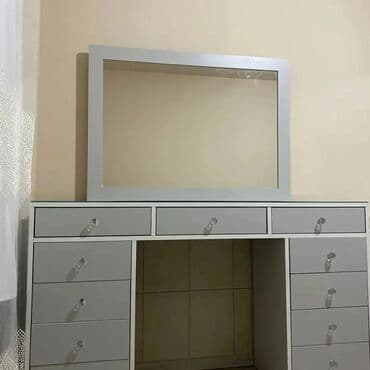 bərbər guzgusu: Yeni, Makiyaj üçün masa, Güzgülü — 7