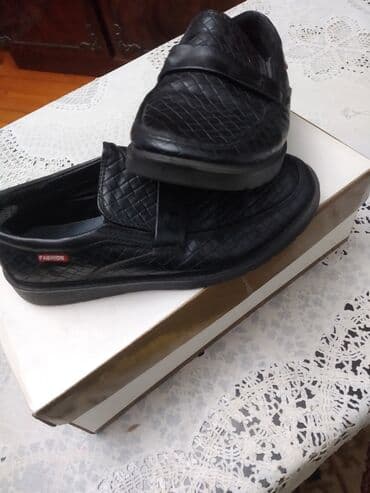 32 razmer: Makasinlər qara rəngdə .Hər biri 9man.32,31və27 razmerlər — 2