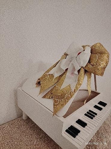 xonça şokolad: Xonca piano satilir icine sokolad ve cicek qoyub hediyye etmek olar — 10