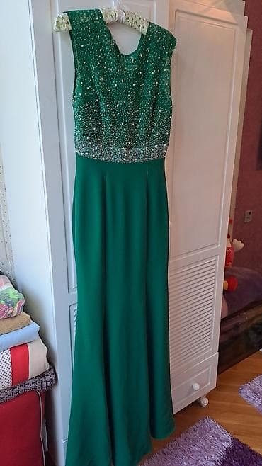 Zümrüd-yaşıl rəngdə, döş hissəsi parlaq daş və muncuqlarla sıx — 2