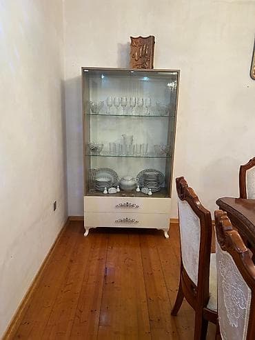 ceviz: Yemək otağı üçün vitrin və bufet-drezuar dəsti - Tərkib: 1 ədəd — 3