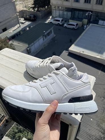 Krasofkalar və idman ayaqqabıları: Trendyol tonny blackdan almisam, 2 3 defe geyinilib cemi, ayagimi — 1