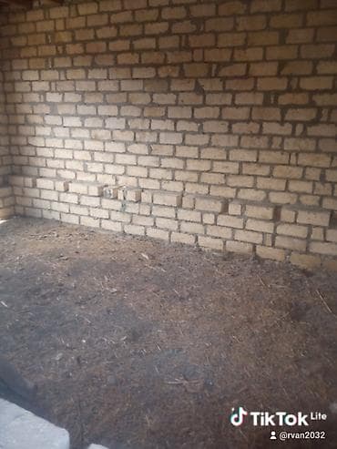 Дома: Samux rayonunun Fizuli kəndində 8sot torpaqda yarı tikili heyet evi — 10