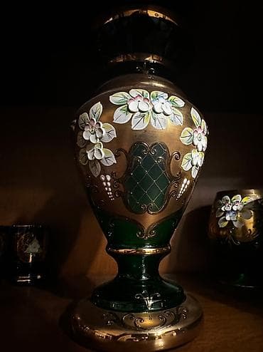 Ceshskiy boqema guldan yashil rengde