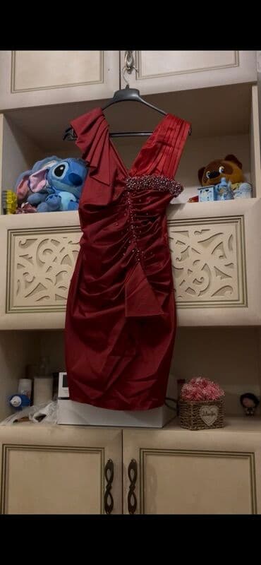 atlas köynəklər: Bordo rəngdə zərif kokteyl/gecə paltarı.36 beden uygundur ciyin hisse — 1