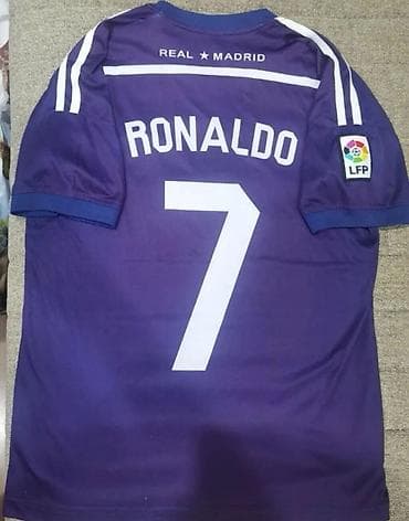 dini geyim: Real Madrid futbol köynəyi – “Ronaldo 7” (bənövşəyi rəng). - Arxa — 1