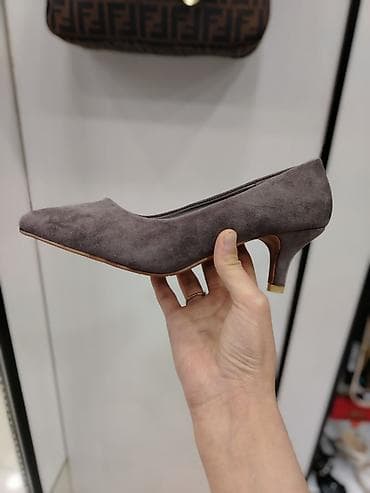 daban kremi: Qadın tuflisi – Ricci Ricci, ölçü 38 - Model: klassik “pumps” (ucu — 2