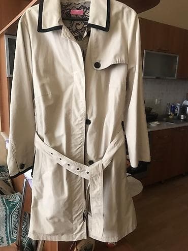 Плащ бежевый, одет несколько раз