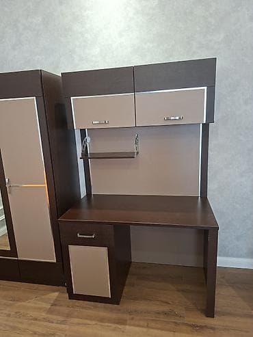 Kompüter masası, İşlənmiş, Açılan, Laminat