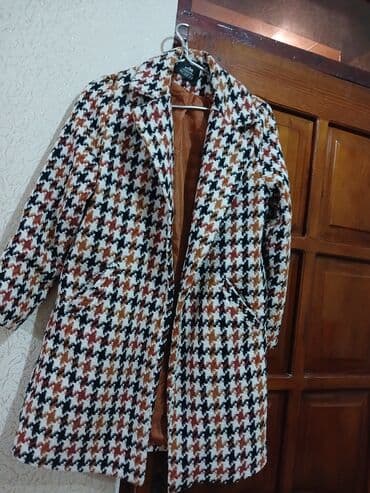qadınlar üçün qısa paltolar: Firmadı adl — 2