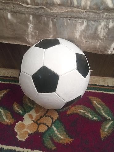 Futbol topu - Klassik qara-ağ dizayn, 32 panel (beşbucaqlar və