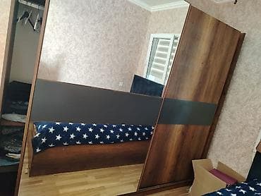 egger laminat: Geniş güzgülü sürgülü qapılı şkaf - Material: taxta teksturalı — 2