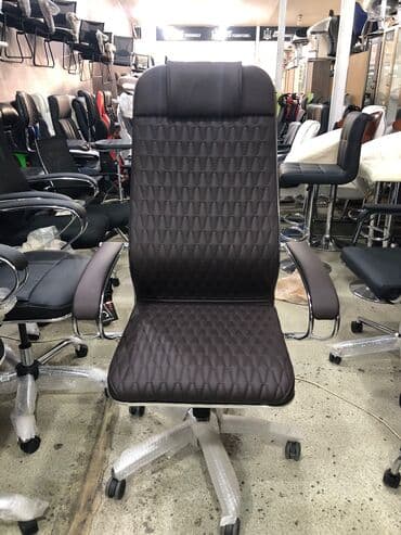 офисные кресла: Новый, С колесиками, Рукояти не регулируются, Кожа — 11