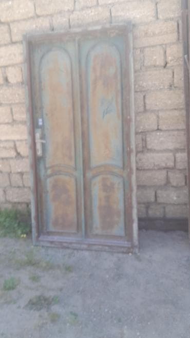Metal qapılar dəsti - 2 ədəd metal qapı təklif olunur: biri ikiqat