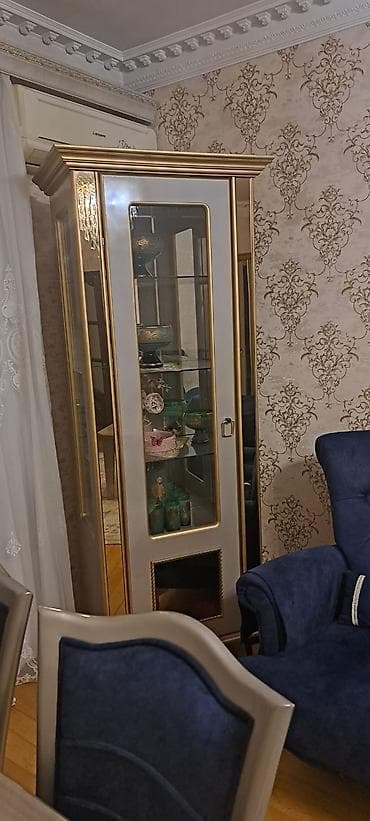 2 ədəd bar satılır. Birlikdə qiyməti 200 manat. Ayrı-ayrı satış da