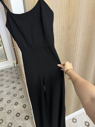 бу вещи: Bu qara qadın kombinezonu incə qayışlara və kvadrat yaxalığa malikdir — 1