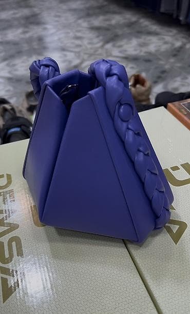 gumus destler: Trendy bənövşəyi mini çanta - Dizayn: Piramida formalı, modern və — 2