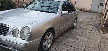 Mercedes-Benz E 240: 2.4 l | 2001 il Sedan — 5