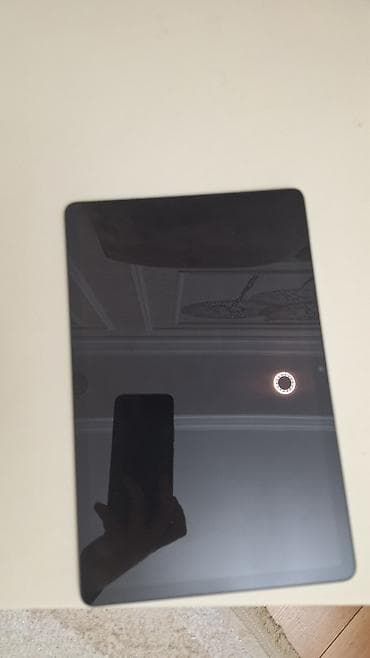 Redmi planşetl - Marka/model: Redmi (arxa qapaqda Redmi loqosu) -