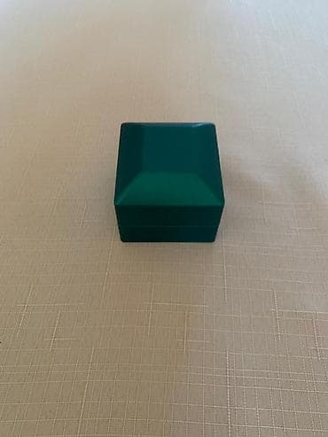 mucru azerbaycan dili: Zərgərlik qutuları dəsti - 5 ədəd qutu: 2 ədəd qırmızı ürək formalı — 4