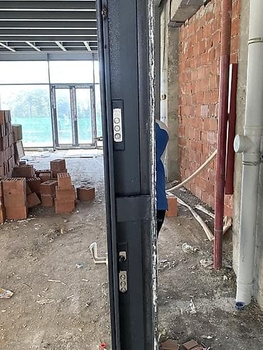 Satılır: Qapı Ölçüləri: • Hündürlük: 2.15 m • En: 1.50 m Qiymət: 130 — 2