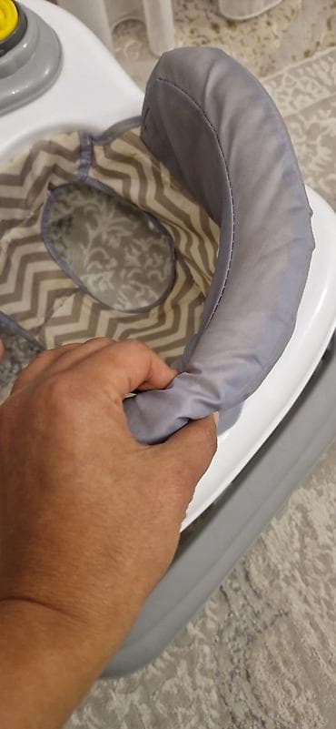 deri plas: Kidilo uşaq yeriyicisi (walker) - Rəng: boz–ağ, açıq yaşıl detallarla — 4