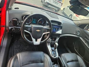 продажа дешевых автомобилей: Chevrolet Cruze LT sedan – parlaq qırmızı rəngdə, qara rəngli 17'' — 5