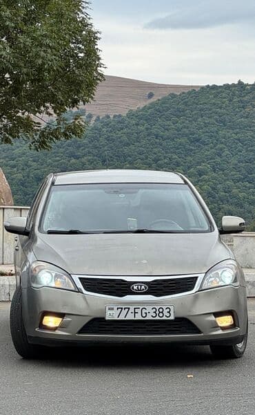 продажа подержанных автомобилей: Kia Ceed: 1.6 л | 2010 г. Хэтчбэк — 19