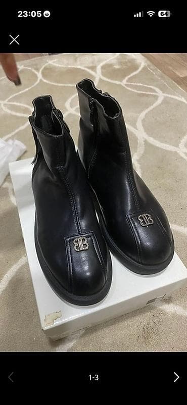 deri gödekce: Qara dəri botlar - Model: qısa boğazlı, yan tərəfdən fermuarlı - — 1