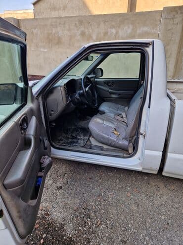 masin lada: Chevrolet S-10 pikap, ağ rəng. - Kuzov: tək kabina, uzun yük bölməsi — 8