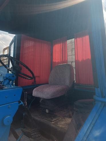 ford transit patpres: Mavi rəngli universal kənd təsərrüfatı traktoru - Ön ötürücülü, iri — 2